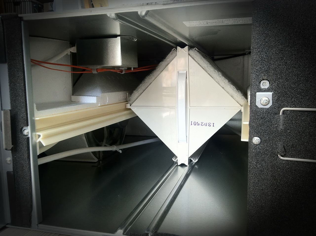 Classic wooden chair — изображение 4